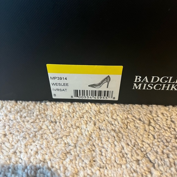 Badgley Mischka Glittering champagne colored Heels - Picture 4 of 7